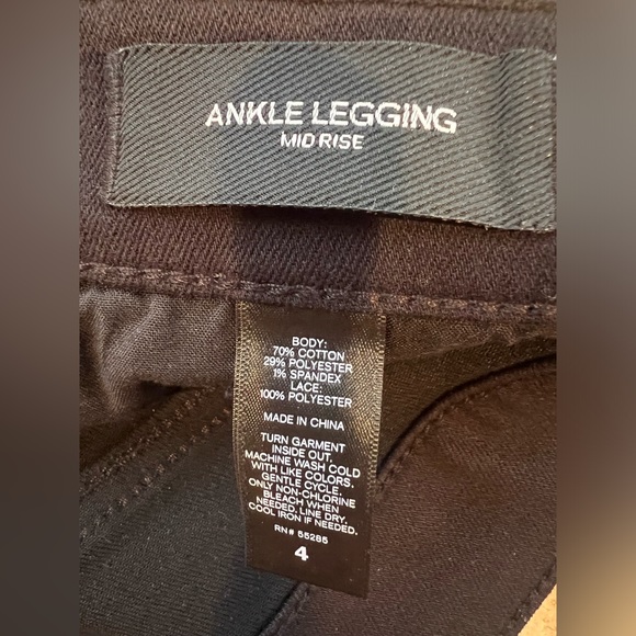 EXPRESS black Ankle Legging with Lace Rose pattern - Picture 6 of 7